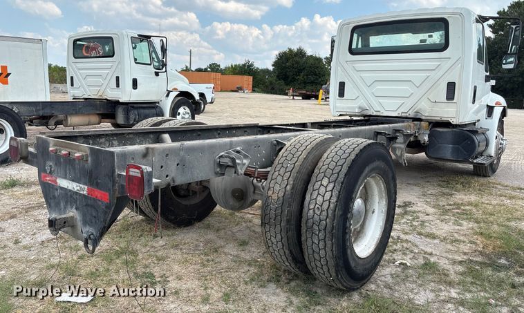 image for item EU7027 2003 International 4300 truck cab and chassis