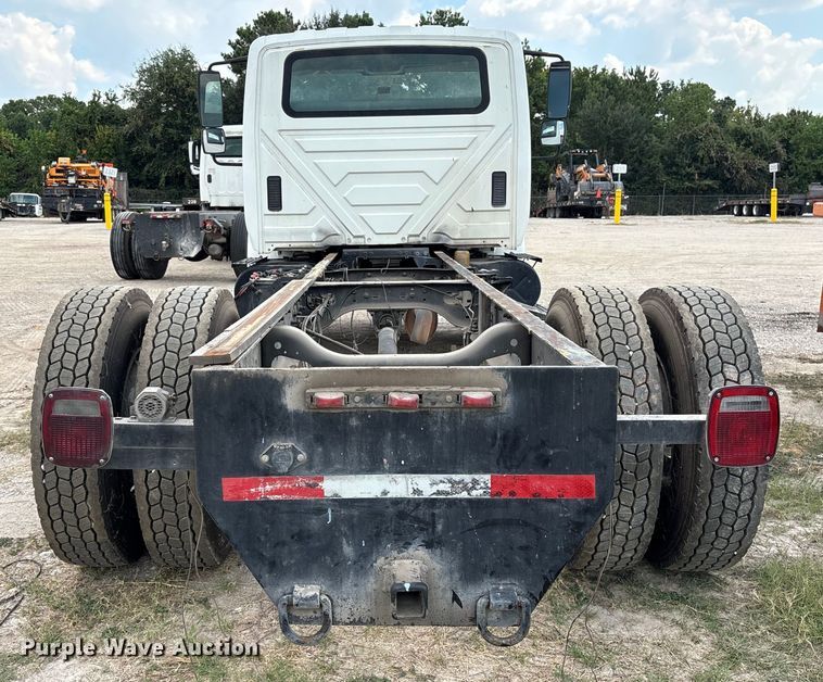 image for item EU7027 2003 International 4300 truck cab and chassis