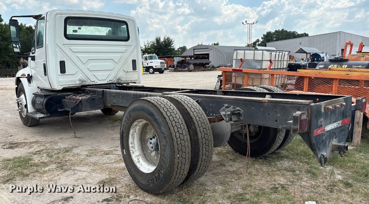 image for item EU7027 2003 International 4300 truck cab and chassis