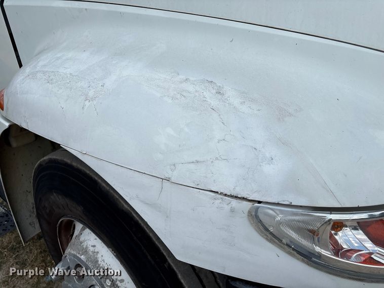 image for item EU7027 2003 International 4300 truck cab and chassis