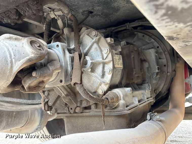 image for item EU7027 2003 International 4300 truck cab and chassis