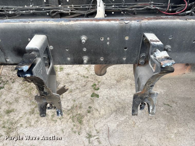 image for item EU7027 2003 International 4300 truck cab and chassis