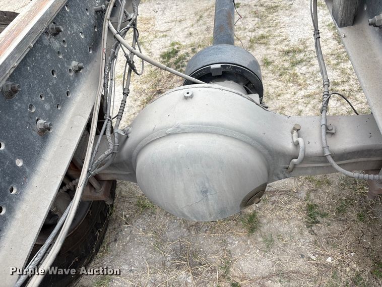 image for item EU7027 2003 International 4300 truck cab and chassis