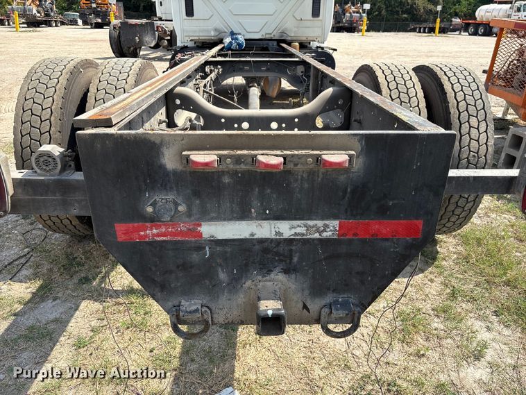 image for item EU7027 2003 International 4300 truck cab and chassis