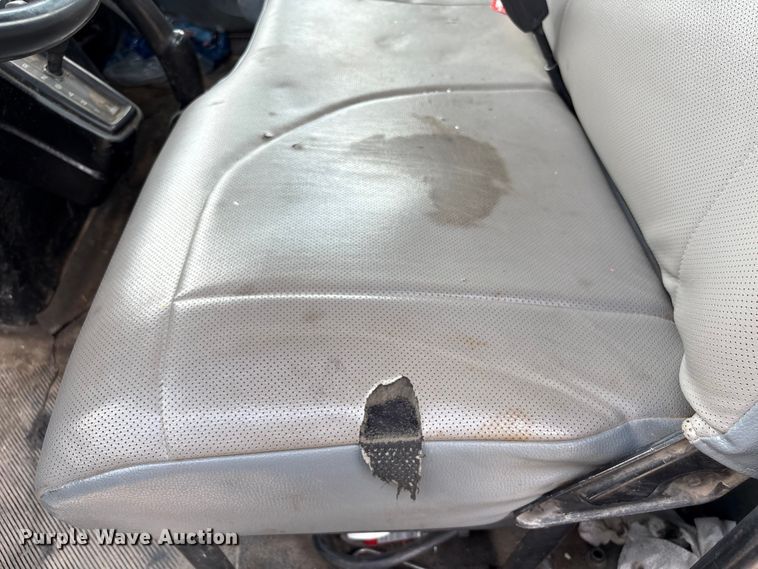 image for item EU7027 2003 International 4300 truck cab and chassis