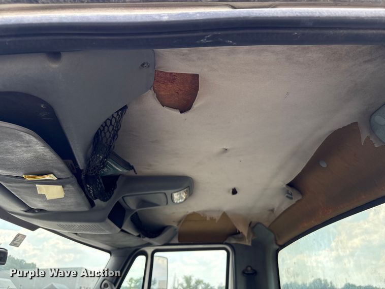 image for item EU7027 2003 International 4300 truck cab and chassis