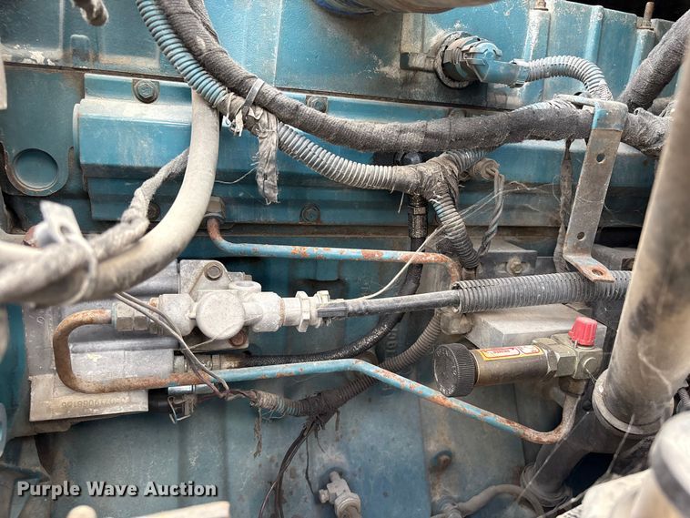 image for item EU7027 2003 International 4300 truck cab and chassis