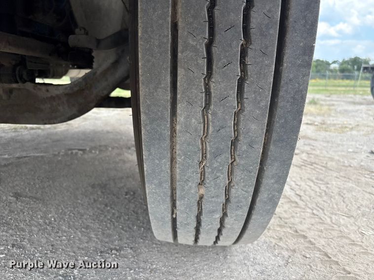 image for item EU7027 2003 International 4300 truck cab and chassis