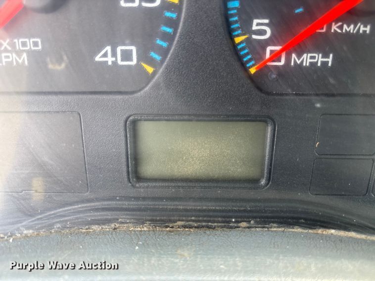 image for item EU7027 2003 International 4300 truck cab and chassis