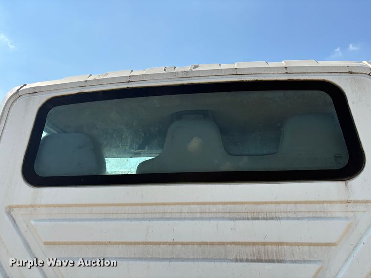 image for item EU7034 2002 International 4300 truck cab and chassis