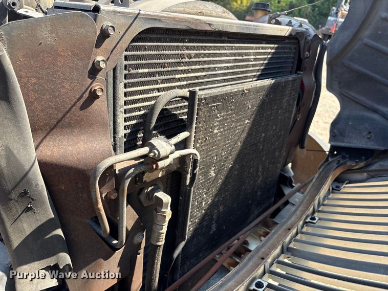 image for item EU7034 2002 International 4300 truck cab and chassis