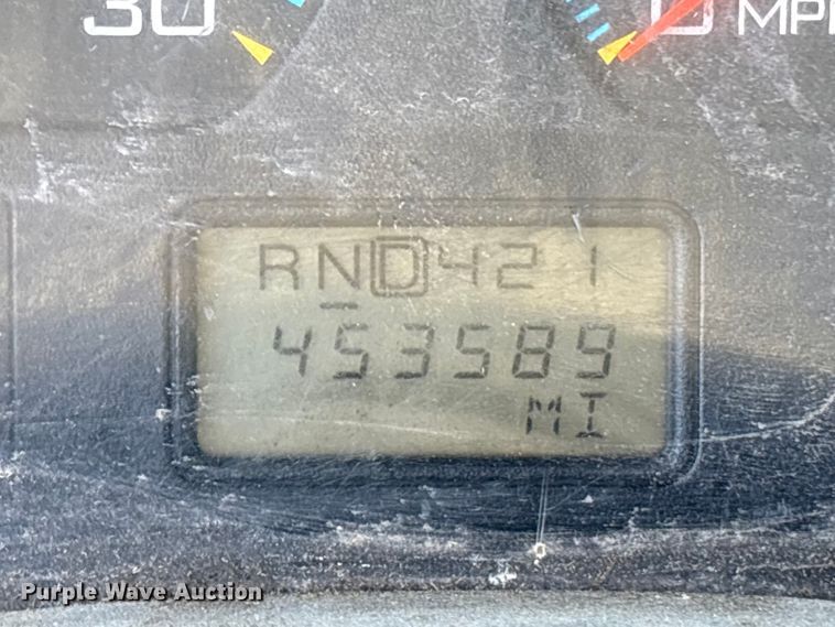 image for item EU7034 2002 International 4300 truck cab and chassis