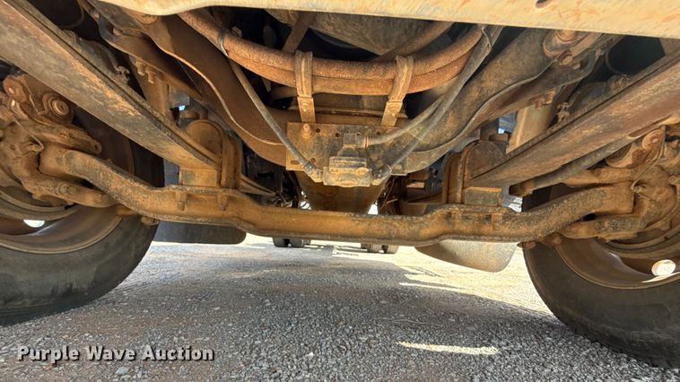 image for item GH9388 2006 Mack CHN613 semi truck