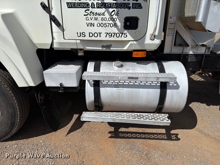 image for item GH9388 2006 Mack CHN613 semi truck