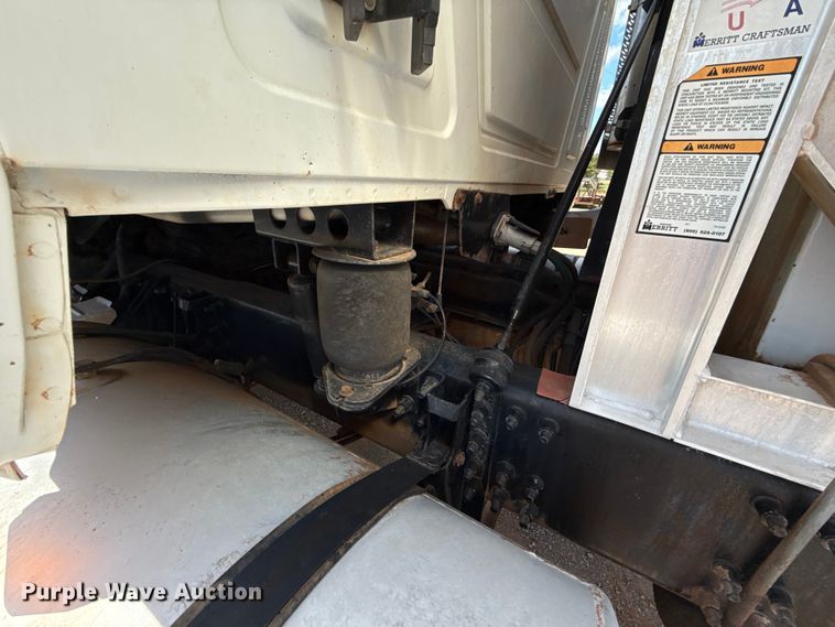 image for item GH9388 2006 Mack CHN613 semi truck