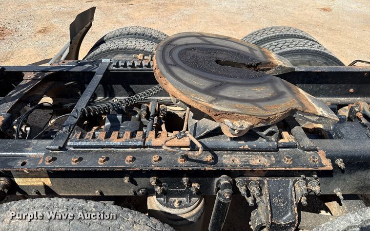 image for item GH9388 2006 Mack CHN613 semi truck