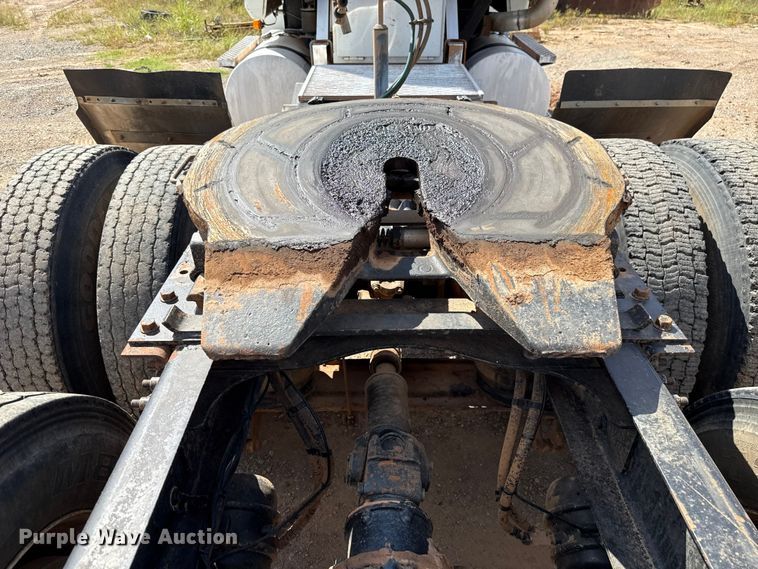 image for item GH9388 2006 Mack CHN613 semi truck