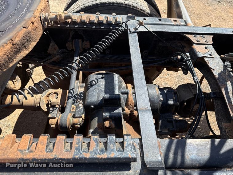 image for item GH9388 2006 Mack CHN613 semi truck