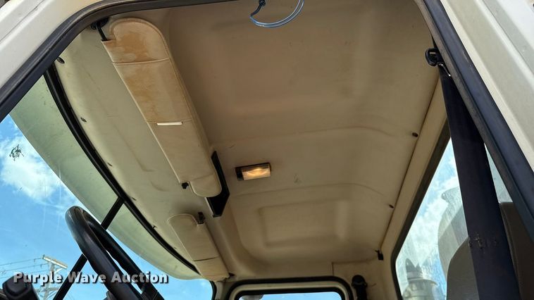 image for item GH9388 2006 Mack CHN613 semi truck