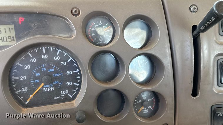 image for item GH9388 2006 Mack CHN613 semi truck