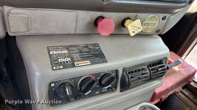 image for item GH9388 2006 Mack CHN613 semi truck