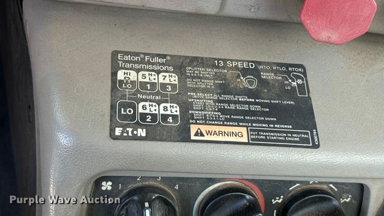 image for item GH9388 2006 Mack CHN613 semi truck