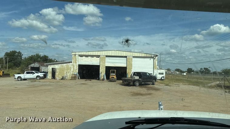 image for item GH9388 2006 Mack CHN613 semi truck