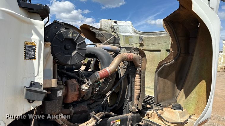 image for item GH9388 2006 Mack CHN613 semi truck