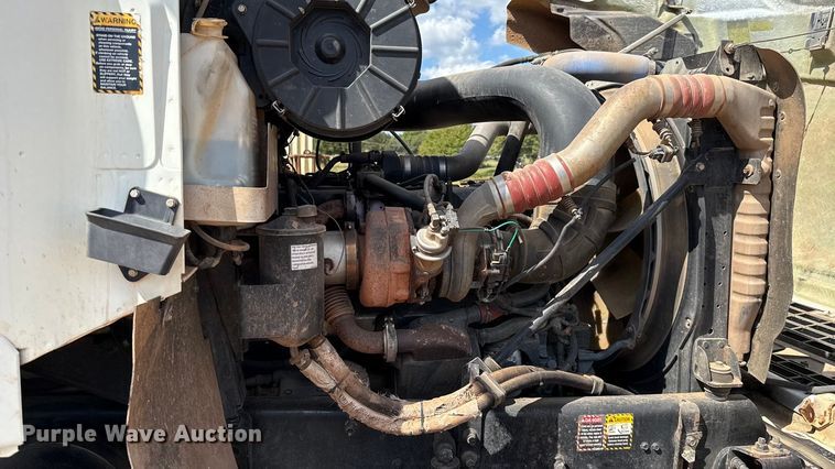 image for item GH9388 2006 Mack CHN613 semi truck