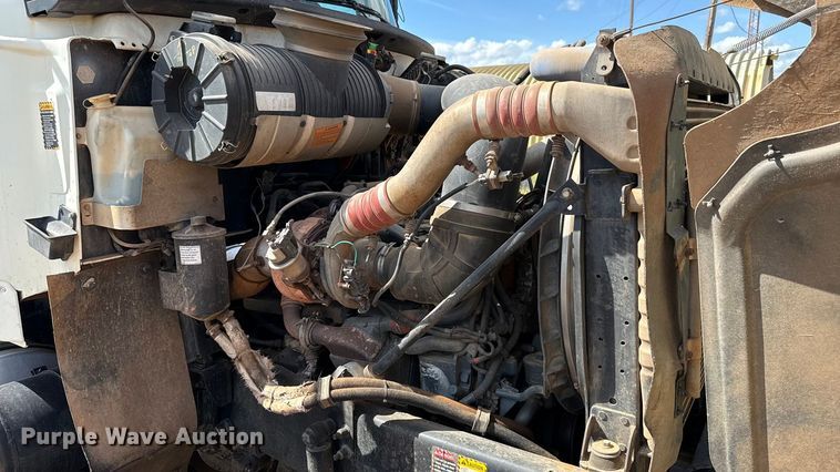 image for item GH9388 2006 Mack CHN613 semi truck