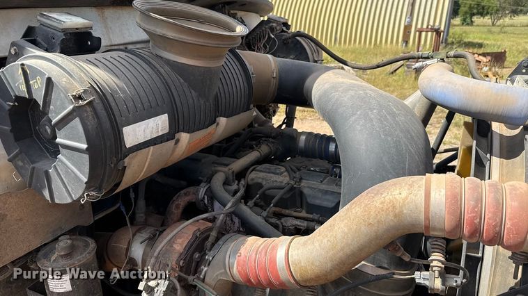 image for item GH9388 2006 Mack CHN613 semi truck