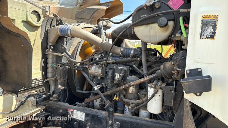 image for item GH9388 2006 Mack CHN613 semi truck
