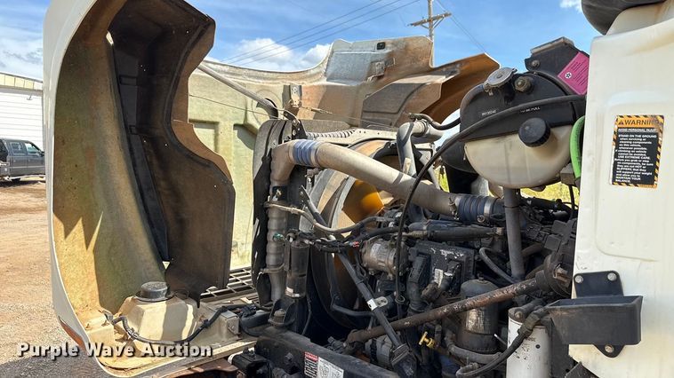 image for item GH9388 2006 Mack CHN613 semi truck