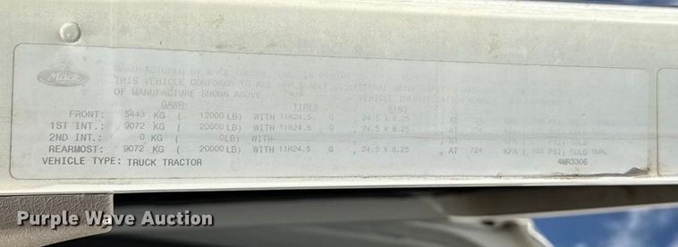 image for item GH9388 2006 Mack CHN613 semi truck