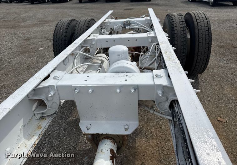 image for item NU9607 2014 Peterbilt 337 truck cab and chassis