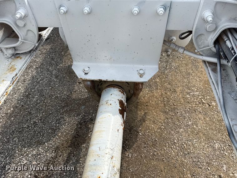 image for item NU9607 2014 Peterbilt 337 truck cab and chassis