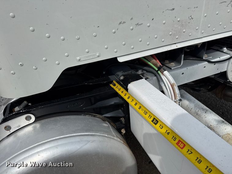 image for item NU9607 2014 Peterbilt 337 truck cab and chassis