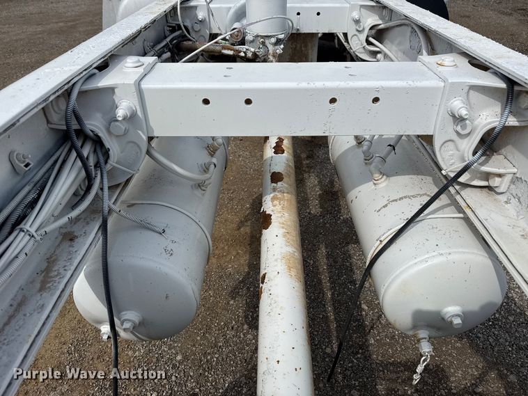 image for item NU9607 2014 Peterbilt 337 truck cab and chassis