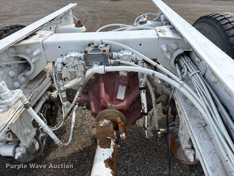 image for item NU9607 2014 Peterbilt 337 truck cab and chassis