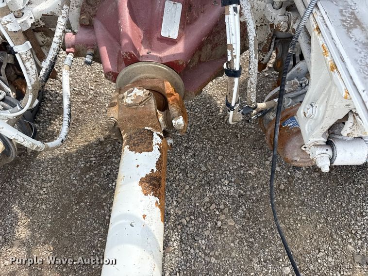 image for item NU9607 2014 Peterbilt 337 truck cab and chassis