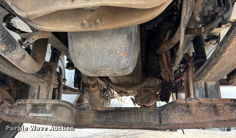 image for item NU9607 2014 Peterbilt 337 truck cab and chassis