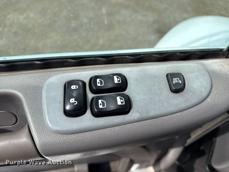 image for item NU9607 2014 Peterbilt 337 truck cab and chassis