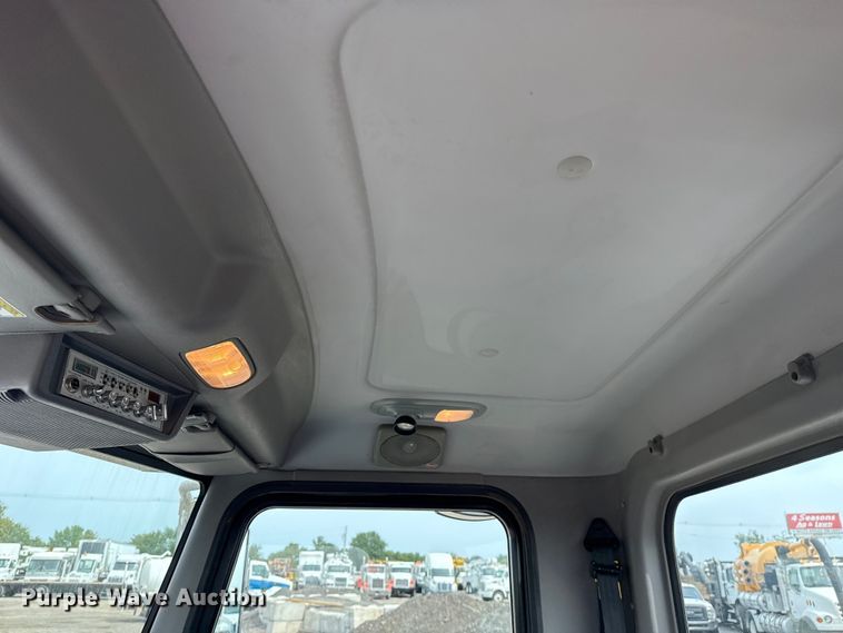 image for item NU9607 2014 Peterbilt 337 truck cab and chassis