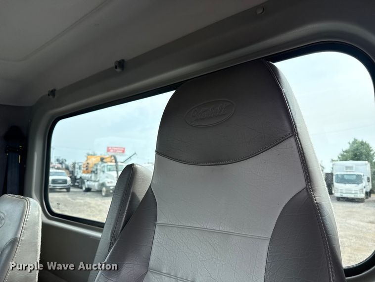 image for item NU9607 2014 Peterbilt 337 truck cab and chassis