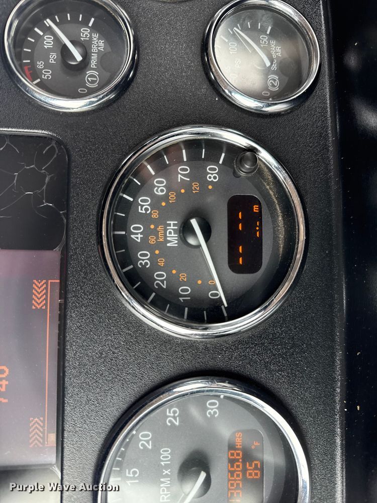 image for item NU9607 2014 Peterbilt 337 truck cab and chassis