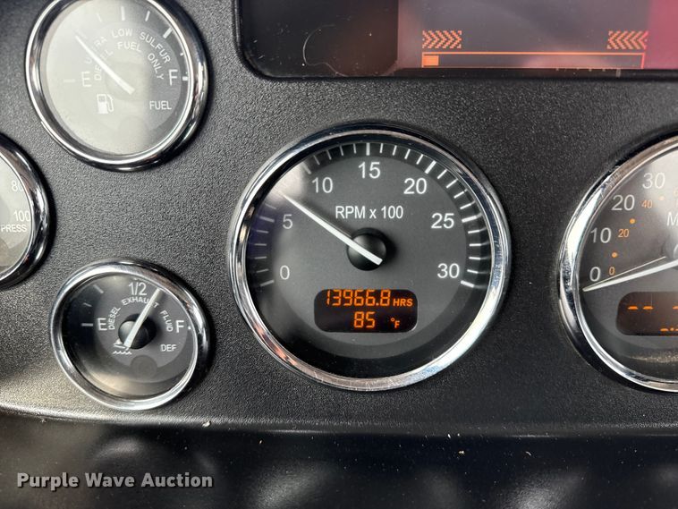 image for item NU9607 2014 Peterbilt 337 truck cab and chassis