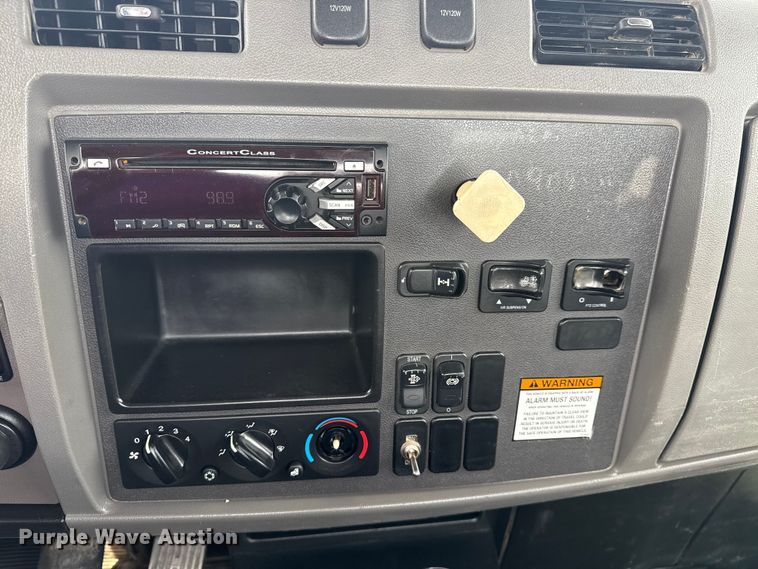 image for item NU9607 2014 Peterbilt 337 truck cab and chassis