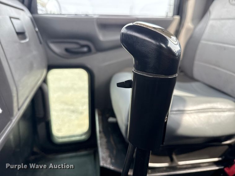 image for item NU9607 2014 Peterbilt 337 truck cab and chassis