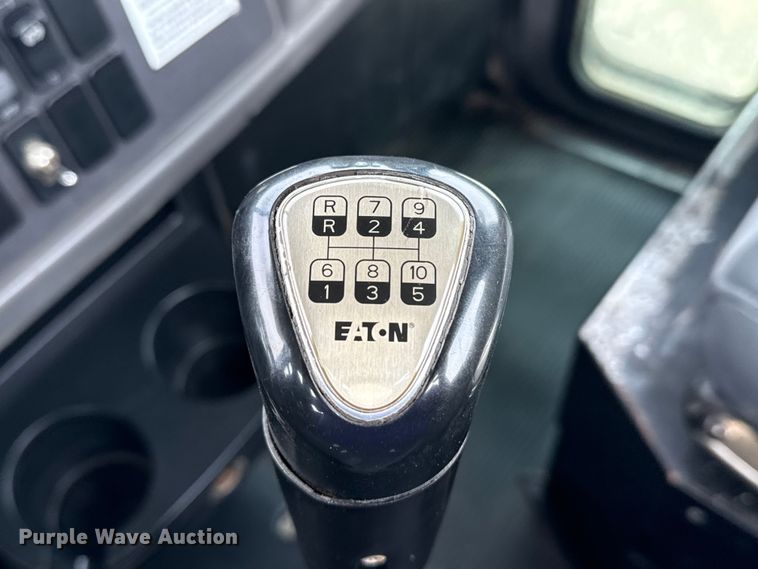 image for item NU9607 2014 Peterbilt 337 truck cab and chassis