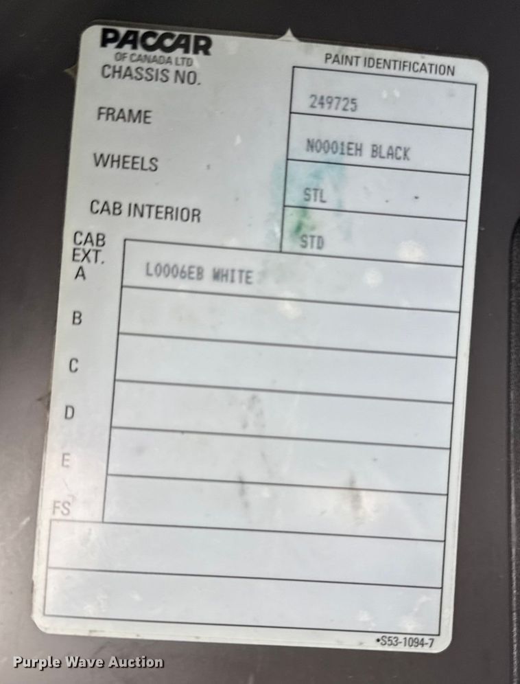 image for item NU9607 2014 Peterbilt 337 truck cab and chassis